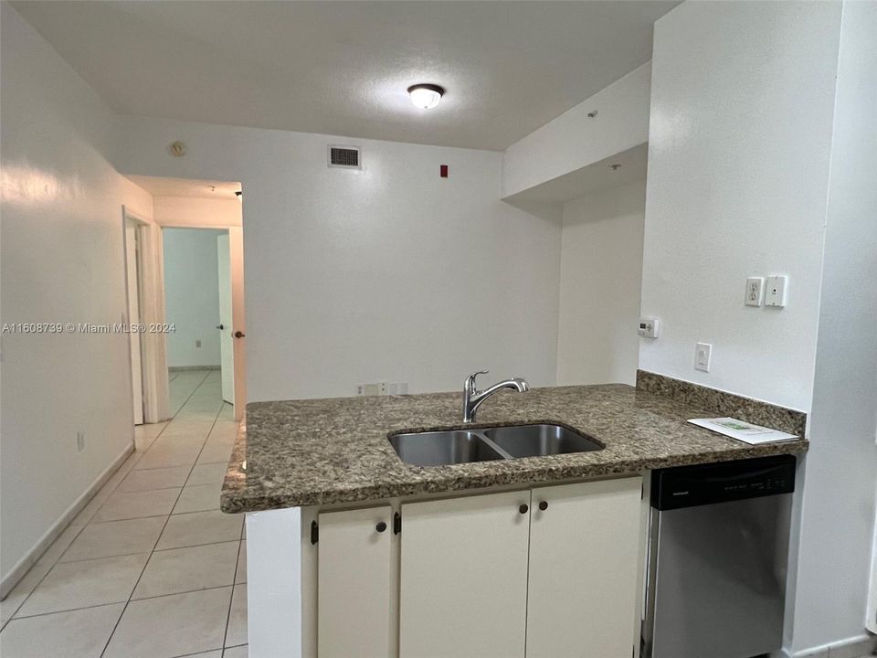 Kitchen & Dining area