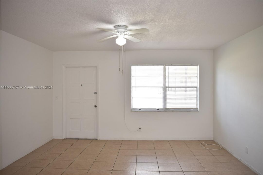 For Rent: $1,575 (1 beds, 1 baths, 750 Square Feet)