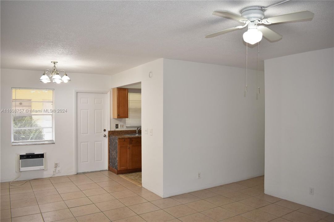 For Rent: $1,575 (1 beds, 1 baths, 750 Square Feet)