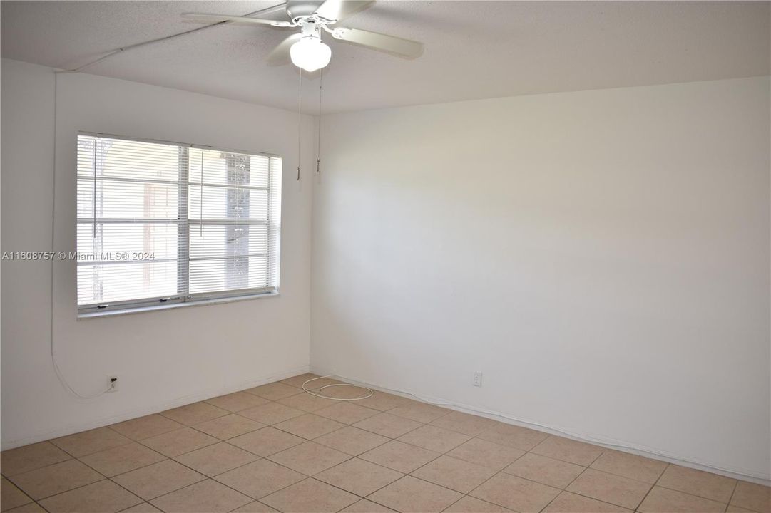 For Rent: $1,575 (1 beds, 1 baths, 750 Square Feet)