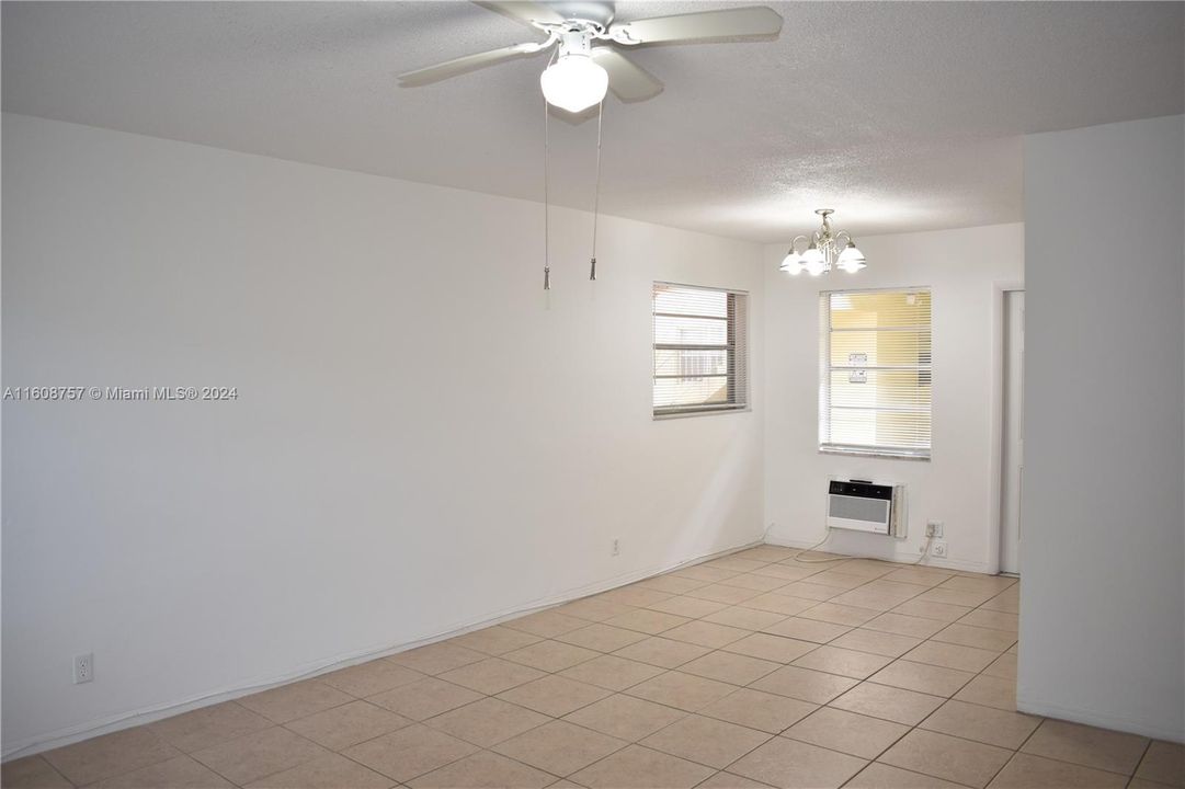 For Rent: $1,575 (1 beds, 1 baths, 750 Square Feet)