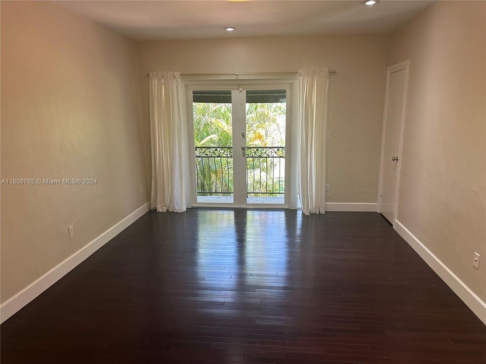 Recently Rented: $3,700 (3 beds, 2 baths, 1740 Square Feet)