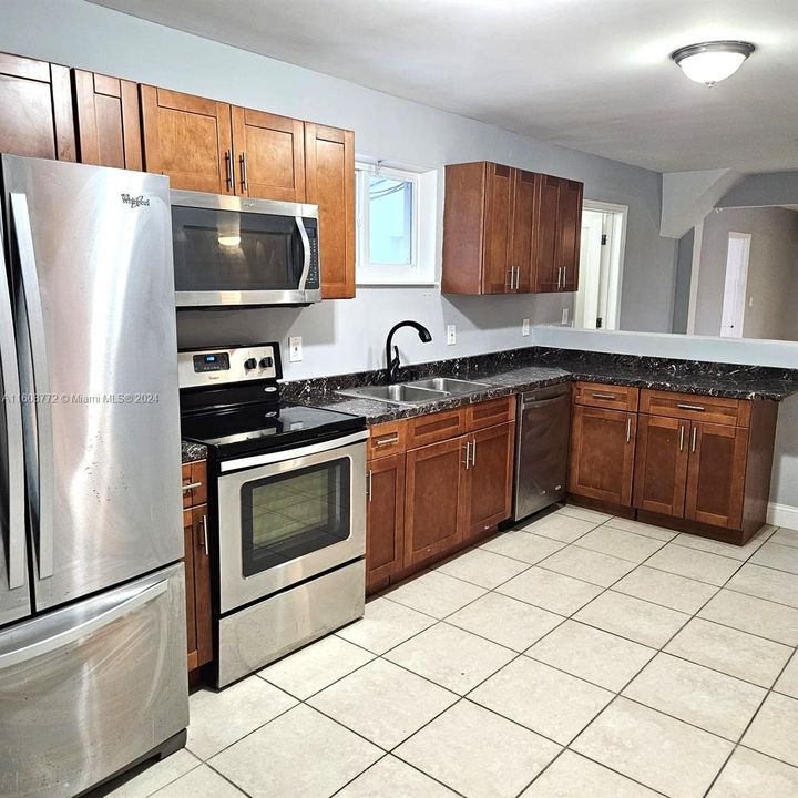 For Rent: $3,800 (3 beds, 2 baths, 1663 Square Feet)