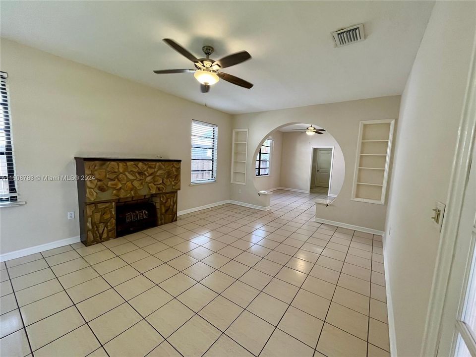 For Rent: $3,900 (3 beds, 1 baths, 2117 Square Feet)