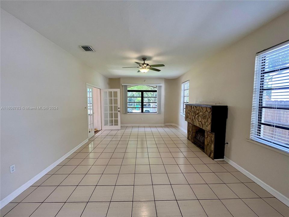 For Rent: $3,900 (3 beds, 1 baths, 2117 Square Feet)