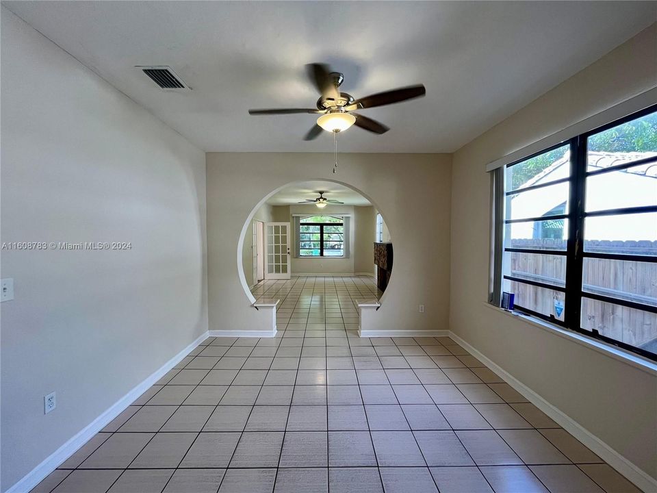 For Rent: $3,900 (3 beds, 1 baths, 2117 Square Feet)