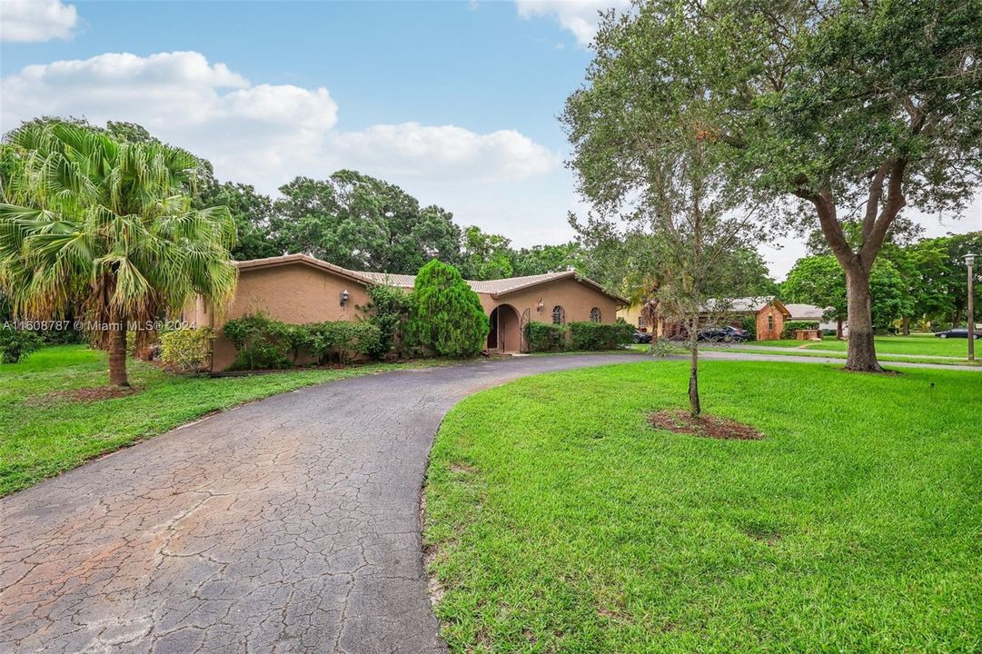 Active With Contract: $499,000 (4 beds, 2 baths, 2158 Square Feet)