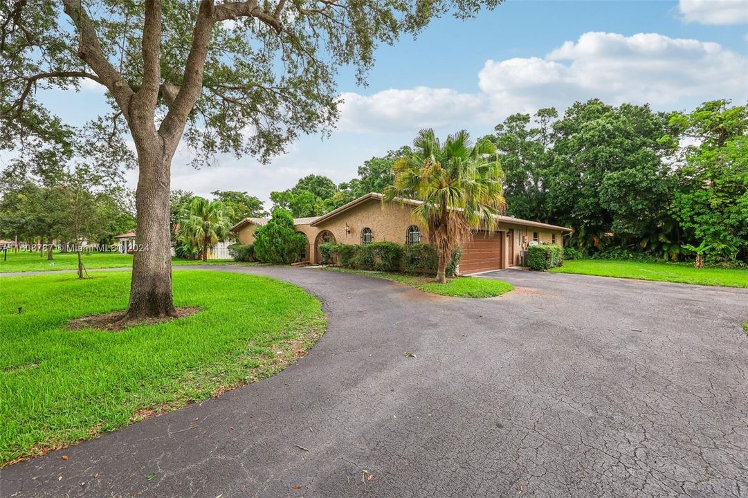 Active With Contract: $499,000 (4 beds, 2 baths, 2158 Square Feet)