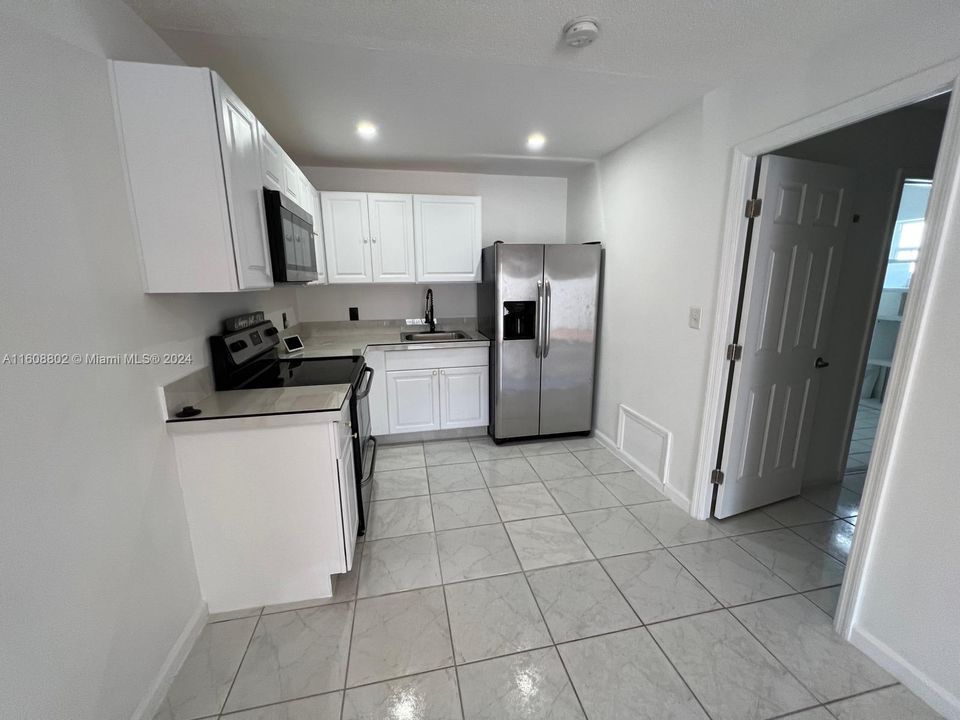 For Rent: $1,800 (1 beds, 1 baths, 2604 Square Feet)