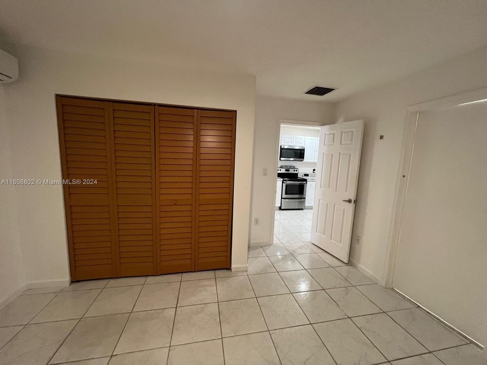 For Rent: $1,800 (1 beds, 1 baths, 2604 Square Feet)