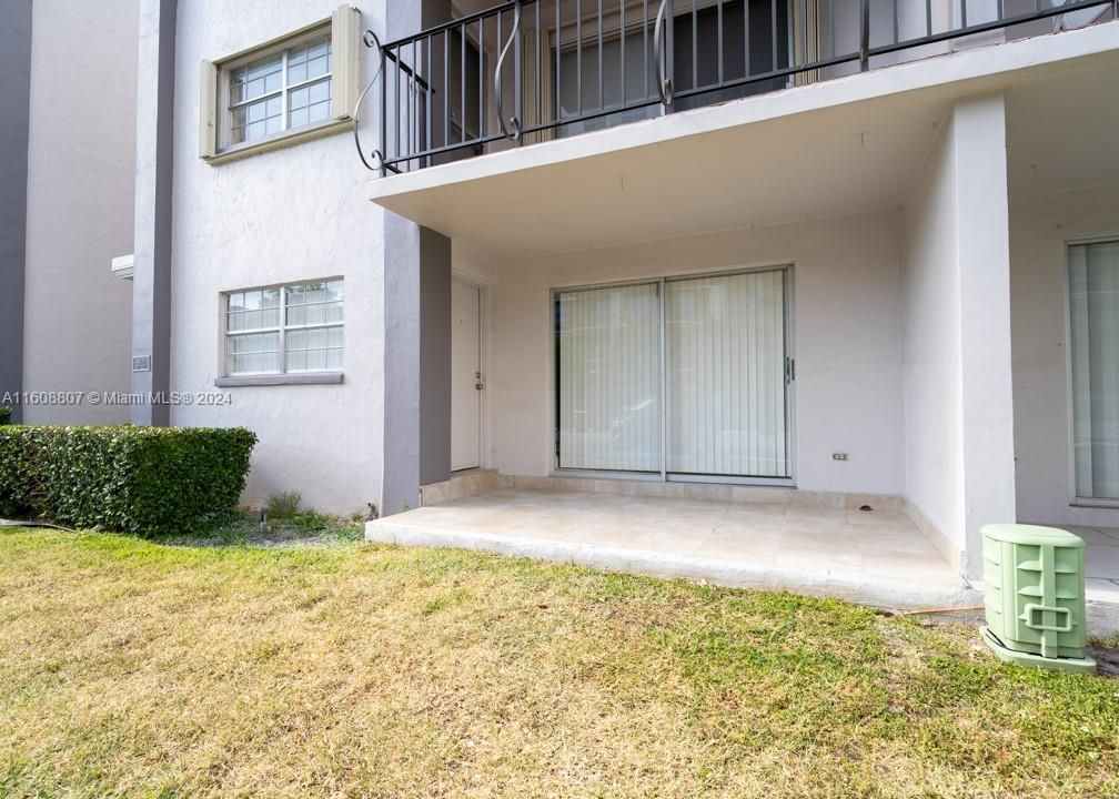 Active With Contract: $2,000 (1 beds, 1 baths, 780 Square Feet)