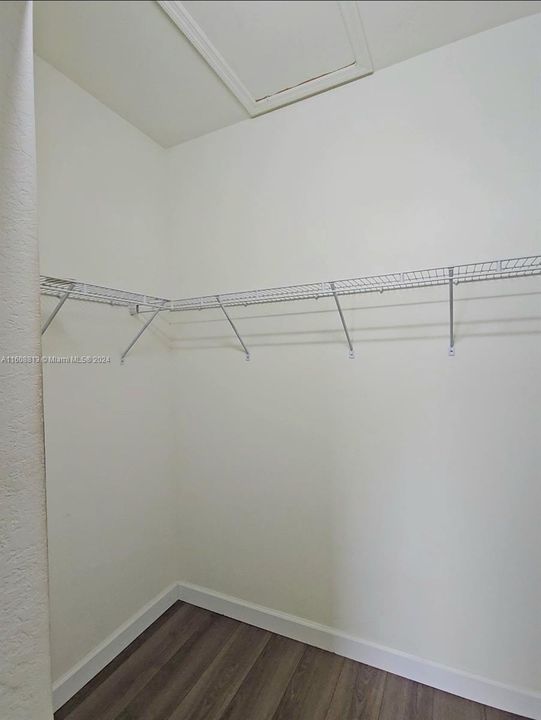 Walking closet master room