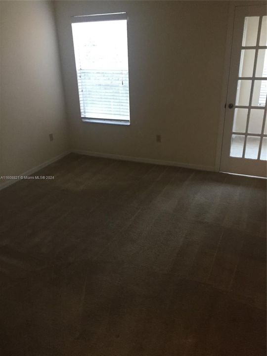 For Rent: $1,750 (1 beds, 1 baths, 726 Square Feet)