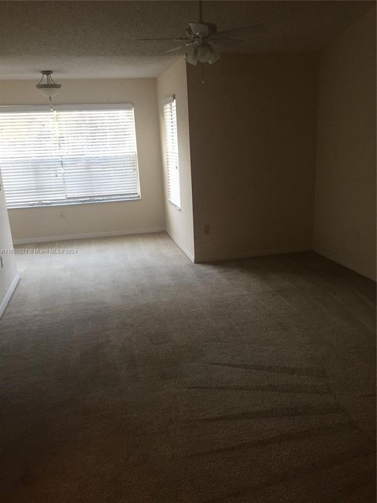 For Rent: $1,750 (1 beds, 1 baths, 726 Square Feet)