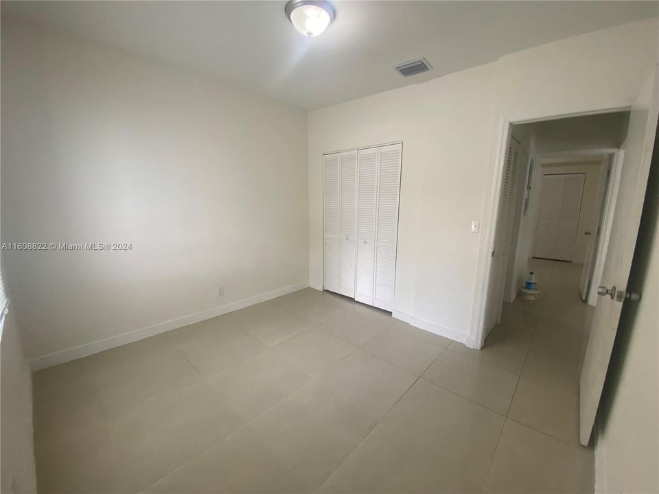 For Rent: $3,200 (3 beds, 2 baths, 912 Square Feet)