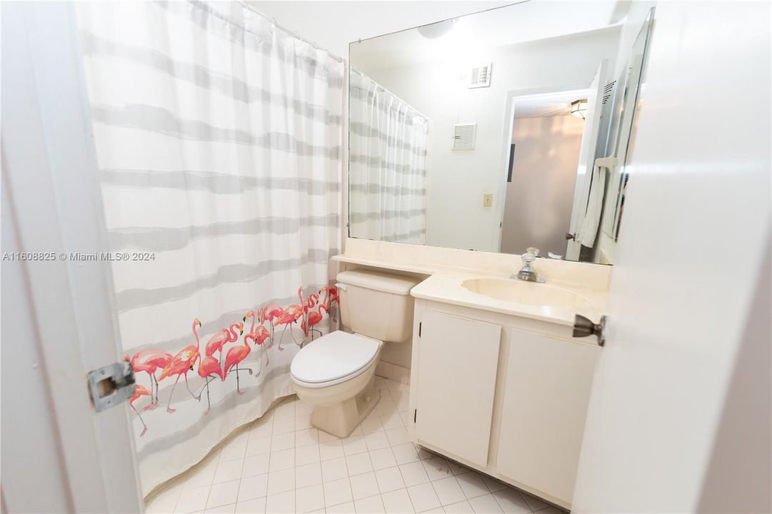 For Sale: $350,000 (2 beds, 2 baths, 827 Square Feet)