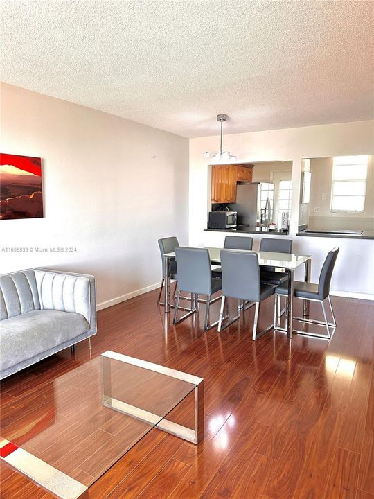 For Rent: $1,850 (1 beds, 1 baths, 768 Square Feet)