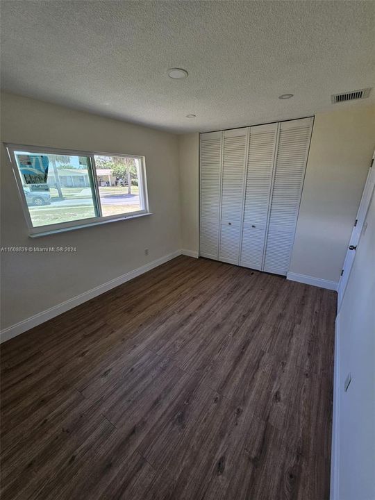 For Rent: $2,200 (2 beds, 1 baths, 924 Square Feet)