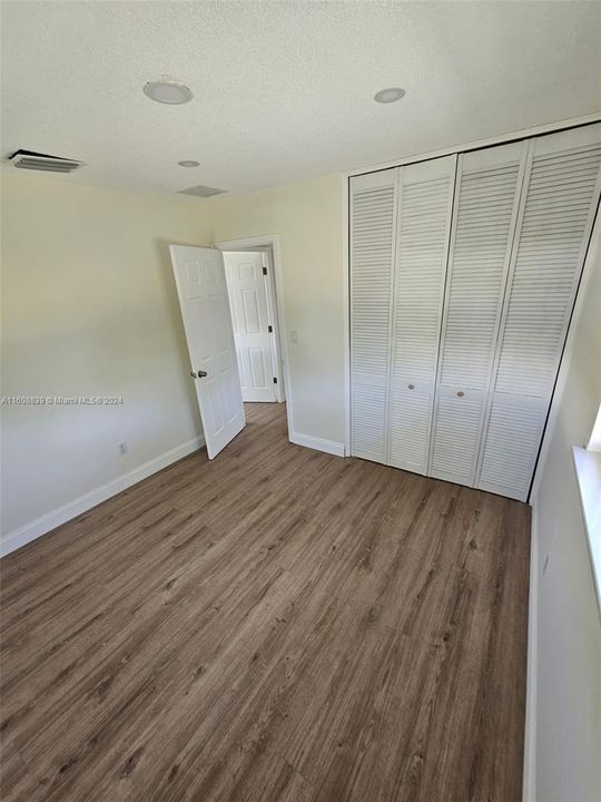 For Rent: $2,200 (2 beds, 1 baths, 924 Square Feet)