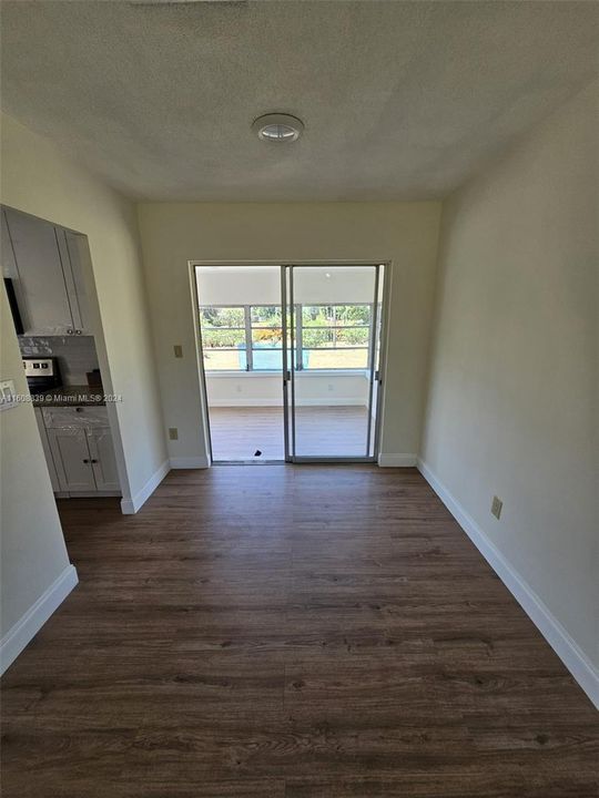 For Rent: $2,200 (2 beds, 1 baths, 924 Square Feet)