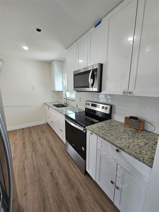 For Rent: $2,200 (2 beds, 1 baths, 924 Square Feet)