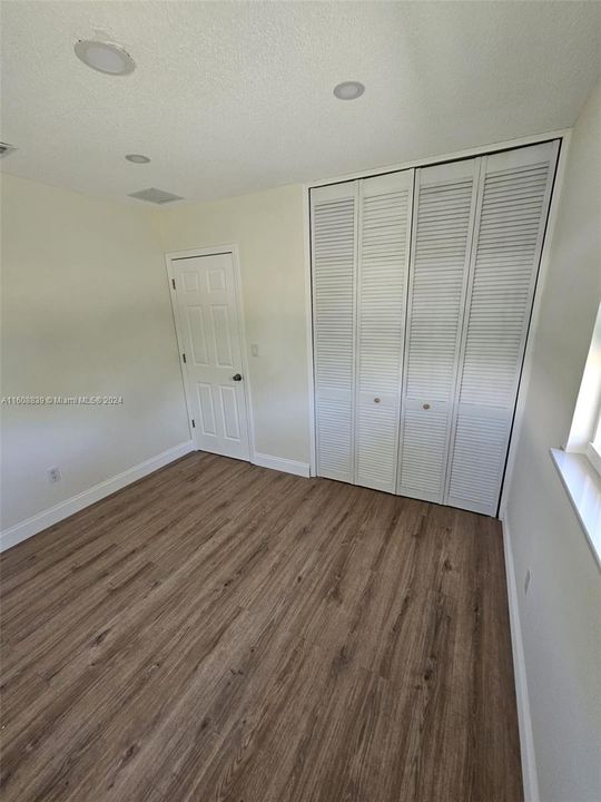 For Rent: $2,200 (2 beds, 1 baths, 924 Square Feet)