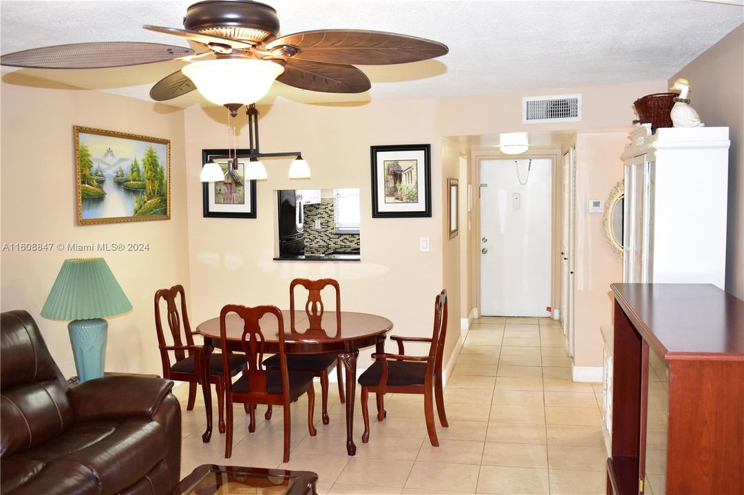 For Sale: $145,000 (2 beds, 2 baths, 850 Square Feet)