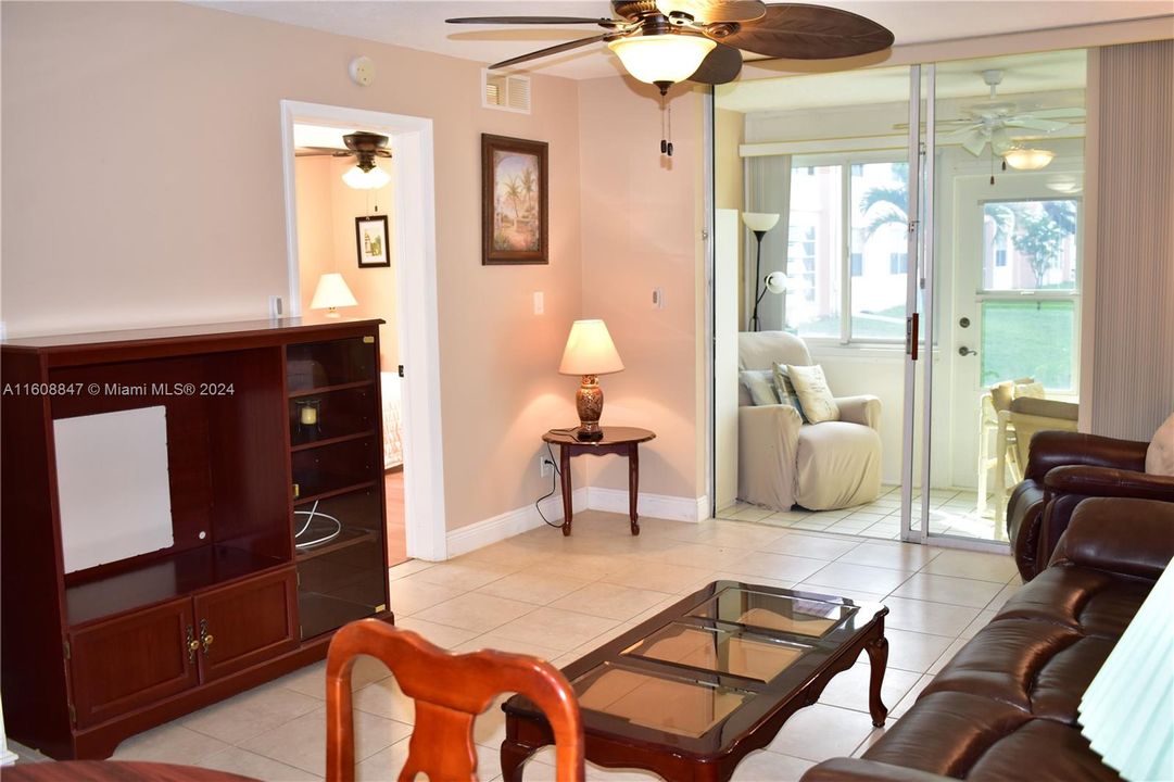 For Sale: $145,000 (2 beds, 2 baths, 850 Square Feet)