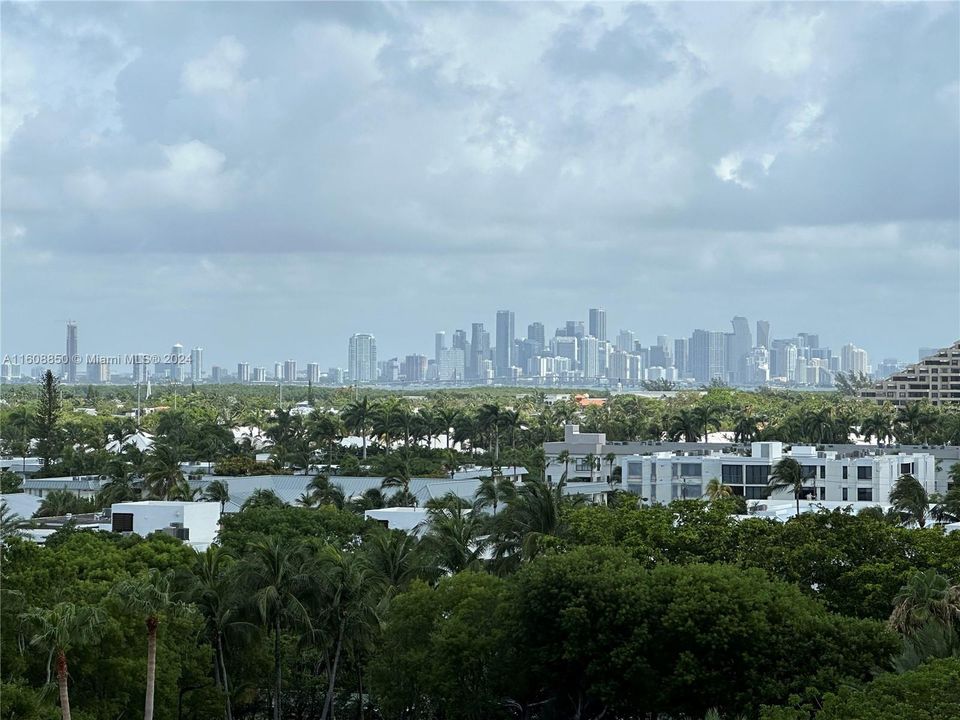 For Sale: $2,675,000 (2 beds, 2 baths, 2100 Square Feet)