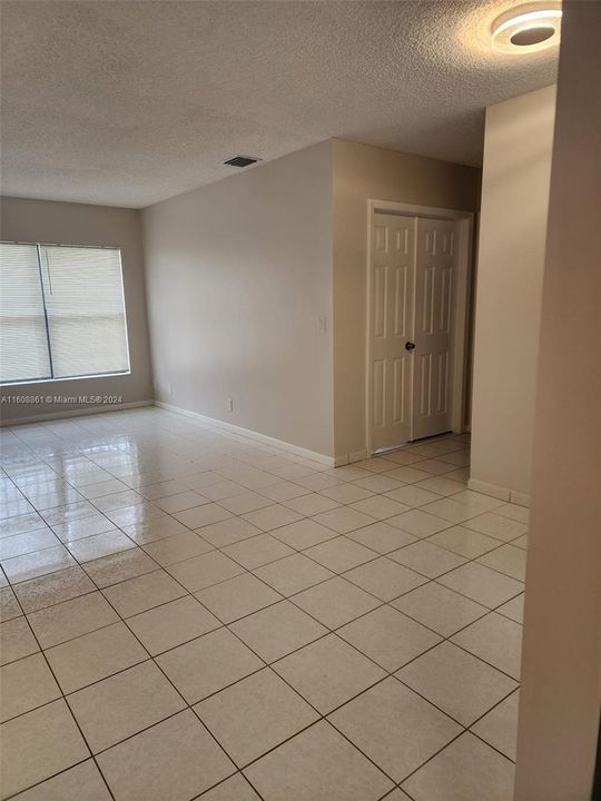 For Sale: $289,900 (3 beds, 2 baths, 1120 Square Feet)