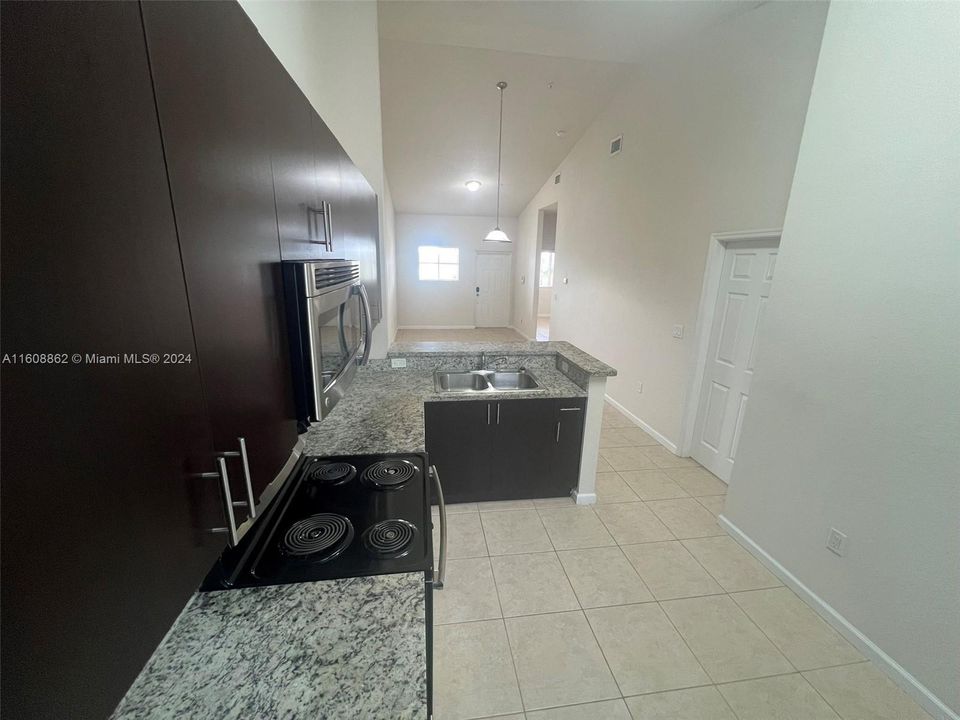 For Rent: $2,450 (2 beds, 2 baths, 1001 Square Feet)