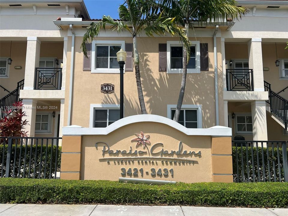 Active With Contract: $2,450 (2 beds, 2 baths, 1001 Square Feet)