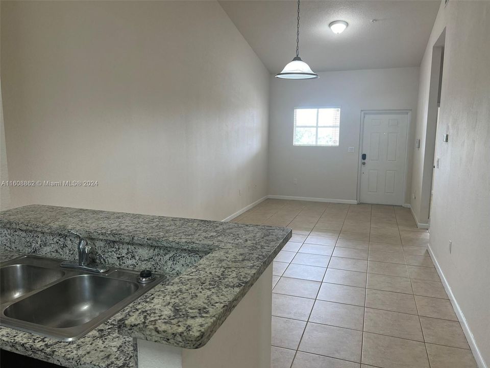 For Rent: $2,450 (2 beds, 2 baths, 1001 Square Feet)