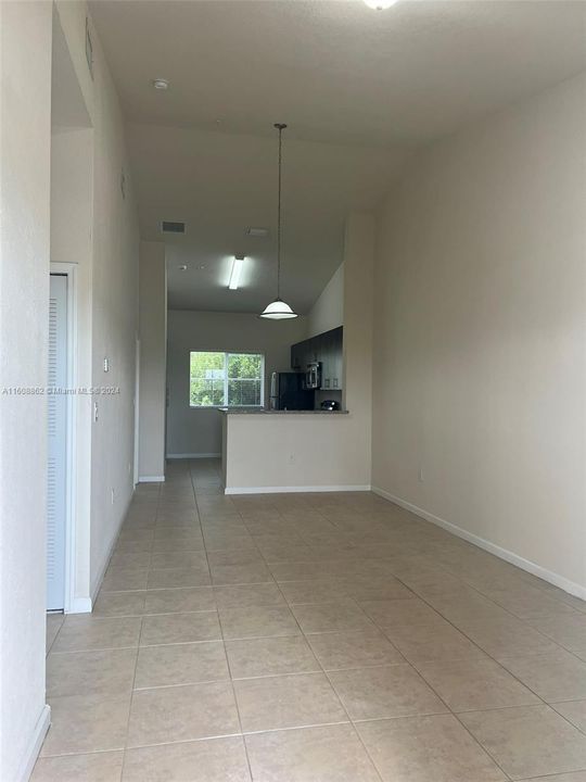 Active With Contract: $2,450 (2 beds, 2 baths, 1001 Square Feet)