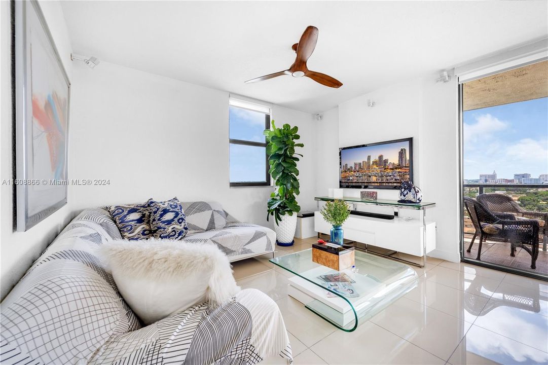 For Sale: $520,000 (2 beds, 2 baths, 1123 Square Feet)