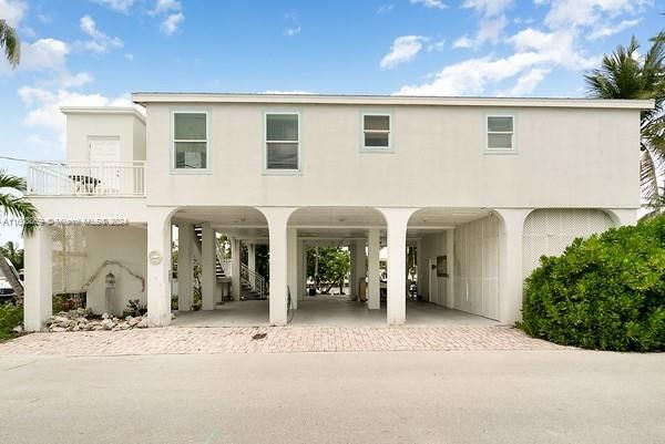 For Sale: $1,289,000 (2 beds, 2 baths, 1927 Square Feet)