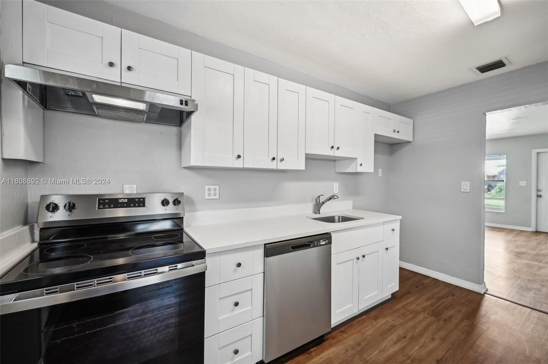 For Sale: $489,900 (3 beds, 2 baths, 1250 Square Feet)