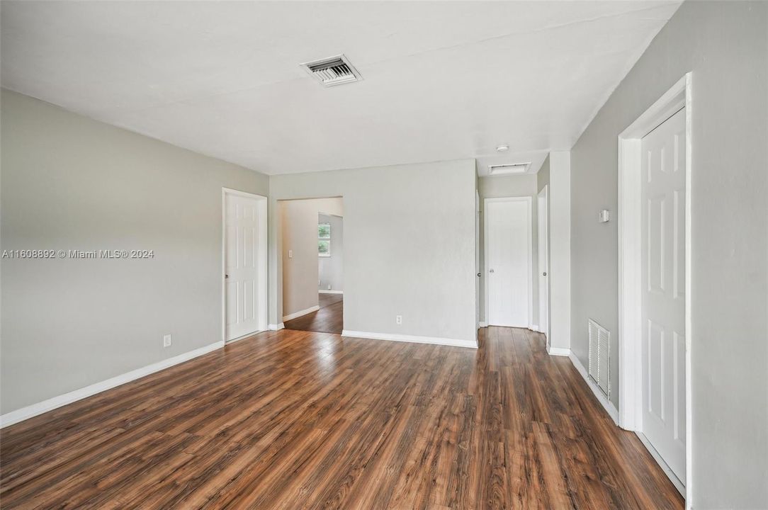 For Sale: $489,900 (3 beds, 2 baths, 1250 Square Feet)