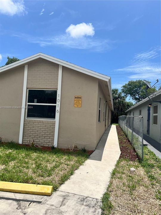 Recently Rented: $1,800 (2 beds, 1 baths, 650 Square Feet)