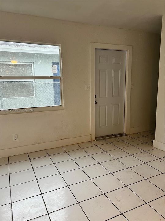 Recently Rented: $1,800 (2 beds, 1 baths, 650 Square Feet)