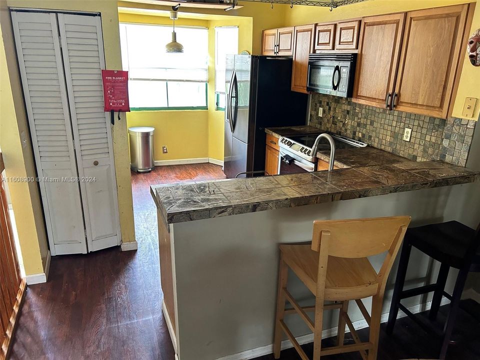 For Sale: $435,000 (4 beds, 2 baths, 1812 Square Feet)