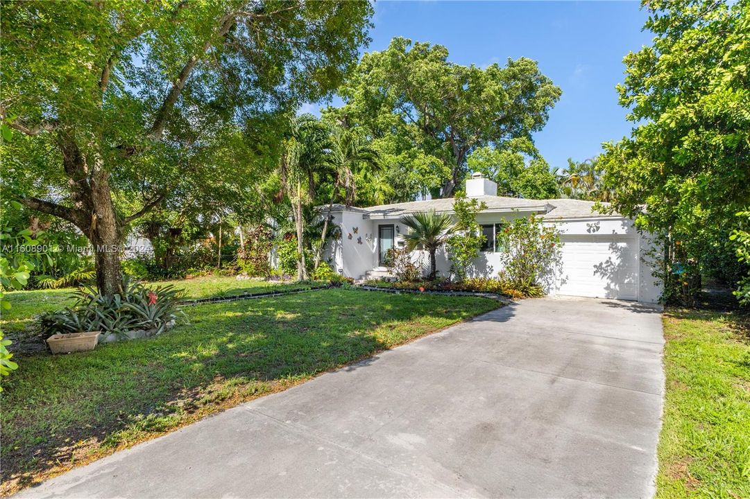 For Sale: $892,000 (3 beds, 2 baths, 1419 Square Feet)