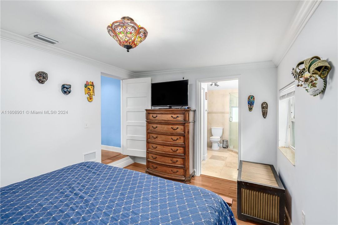 Active With Contract: $865,000 (3 beds, 2 baths, 1419 Square Feet)