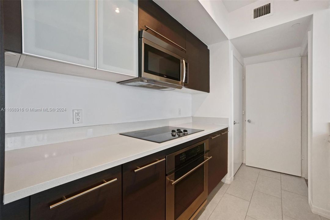 For Rent: $4,200 (2 beds, 2 baths, 1111 Square Feet)