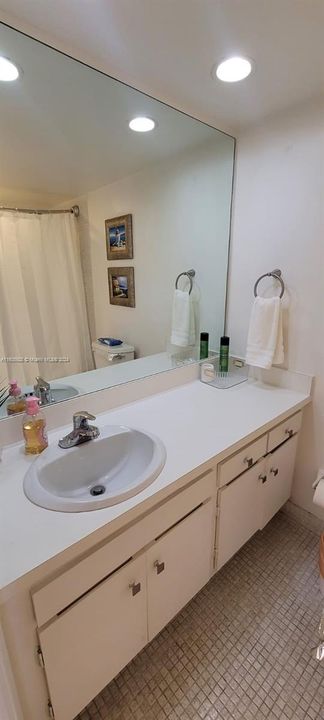 For Sale: $285,000 (2 beds, 2 baths, 1064 Square Feet)