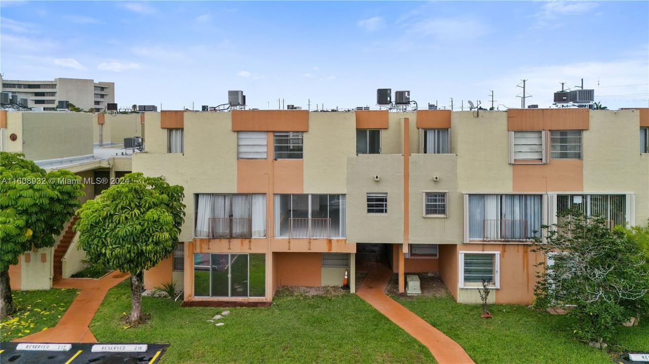 En Venta: $299,000 (2 camas, 1 baños, 948 Pies cuadrados)