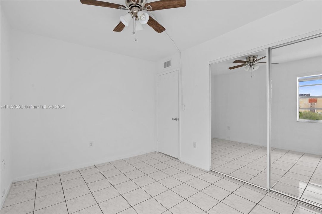 For Sale: $310,000 (2 beds, 1 baths, 948 Square Feet)