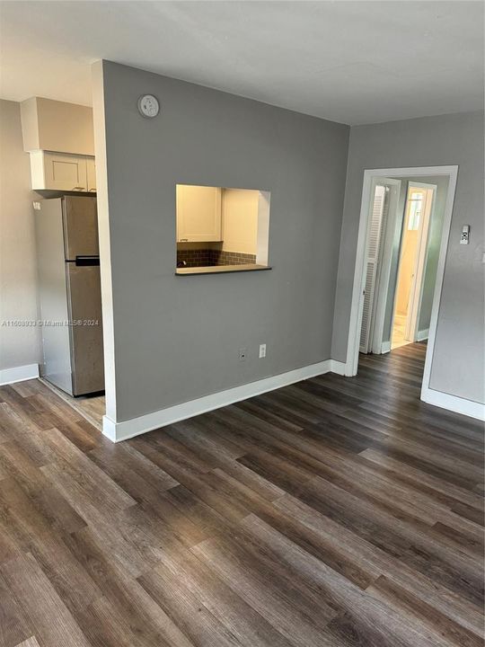 For Rent: $1,800 (1 beds, 1 baths, 900 Square Feet)