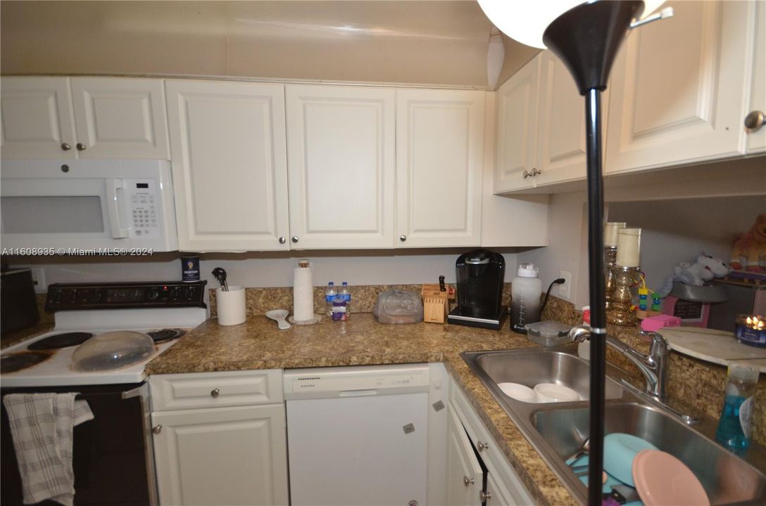 For Sale: $204,900 (2 beds, 2 baths, 768 Square Feet)