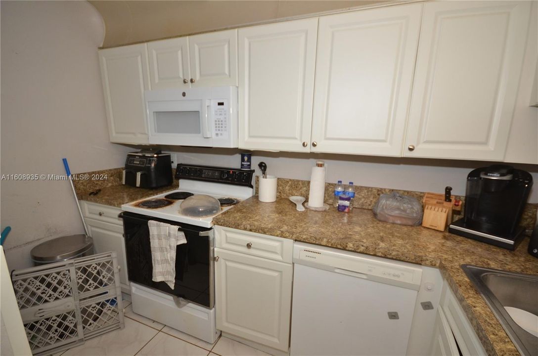 For Sale: $204,900 (2 beds, 2 baths, 768 Square Feet)